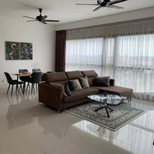 Mid Floor with Amazing Golf Course View