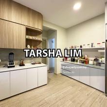 Modern contemporary id move in condition unit with lovely kitchen.