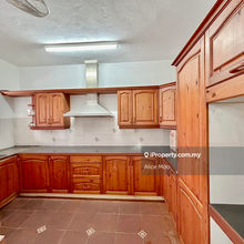 Ground floor townhouse with extended renovation and garden