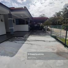 Single storey renovated Endlot with land unit 