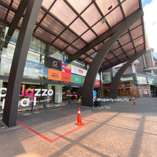 Below market price Freehold 3min walk to Lrt station good buy good loc