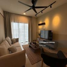 Madora 4r2b 1000sf Fully Furnished & Renovated with ID Design For Rent