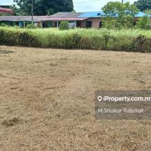 Atas Tanah ada Satu Unit Rumah Single Storey 3 Bilik 2 Bilik Air 