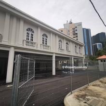 Commercial bungalow for Sale