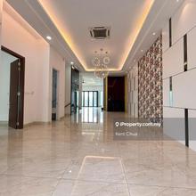 Well renovated and tip top condition bungalow unit