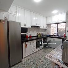 Freehold double storey with extention at backyard