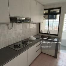 Good security, beautiful KLCC & pool view, 1208sf, move-in-condition