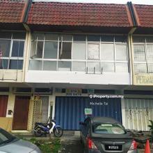Taman Sri Serdang shop, affordable entry into a busy commercial area 