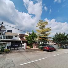 Value Buy - Elegant Home in Quiet, Prime Neighbourhood