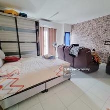 End Lot Lake Residence 22x80 Renovated 2 Storey 1753sf