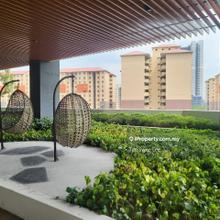 Located right next to Ara Damansara LRT with private link bridge