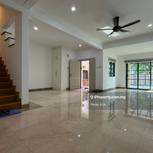 Facing park. B/up: 2662sf. L/A: 22x87. Spacious Master Bedroom. 