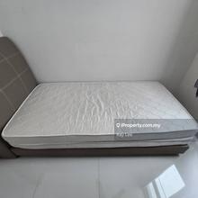 Ready to move in, for female only, walking distance to sunway