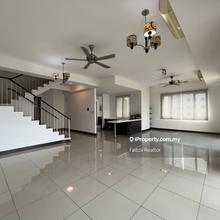 Spacious duplex in a strategic location