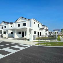 Corner Unit, Garden Home, walking distance to Clubhouse, Original 