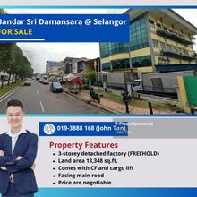 Facing main road and comes with cargo lift