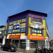 Saujana Utama Ground floor shop for rent