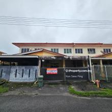 Double Storey Terrace Intermediate House For Rent! Located at Siniawan