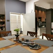 Below Market Price Fully Furnished & Renovated with 3 Carpark