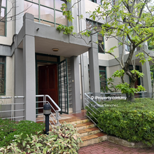 Three level townhouse located in city centre