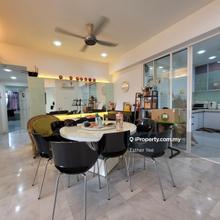 Super low density (2 units per floor) -Fully-renovated unit -1540 sqft