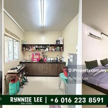 Corner unit for sale at The Arc Cyberjaya. Well kept renovated unit.