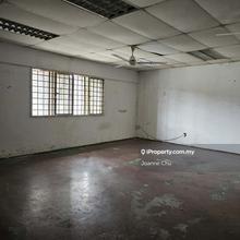 1.5 Sty Terrace Factory Corner available for Rent in Balakong