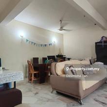 Flat Living Area , Nearby LRT & School 