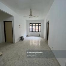 Ground floor unit, good condition. Call Danny viewing now