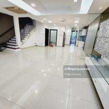 2 sty terrace with flat land 