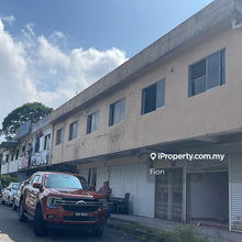 Ulu tiram corner shop for Rent