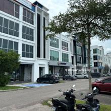 End Lot - Facing Mainroad - Freehold - Non Bumi Lot - With lift