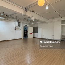 Corner office in Oasis square Ara Damansara for rent