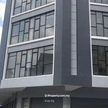 Strategically located office unit with good exposure