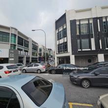 Corner 3 floors shop for rent at Sri petaling