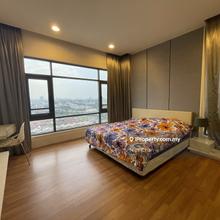 Modern and Spacious Unit with LRT Facilities ( link bridge 3min walk )