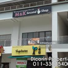 Golden Triangle, shop, with plaster ceiling, tiles, lift, toilet