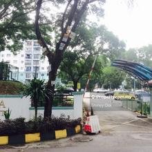 Freehold apartment with lifts, near LRT station