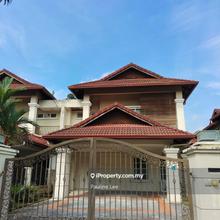 Spacious unit with a beautiful garden.