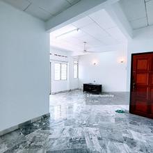 Renovated unit in court6 for sale