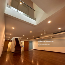 Duplex unit located within the embassy row