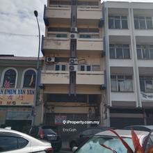 Ground Floor at the busy road along Jalan Pasar, Ipoh, Perak for Rent