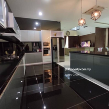 3 sty Bungalow House for rent with lift, Partial furnished, well kept 