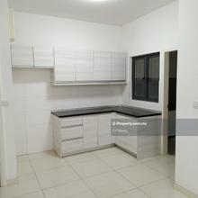 Semi Unit Come with Fridge