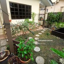 End lot unit of 2.5 storey with side land and spacious backyard garden