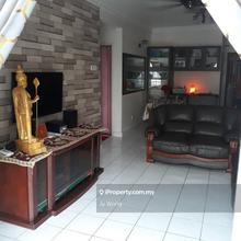 With Lift, Middle Floor