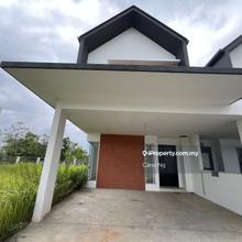 Walking Distance To Recreation Lake Garden