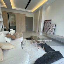 Direct developer unit // 3 car parks // Completion 202