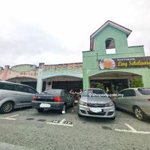 Pengkalan Stesen 18 2 adjoining shop