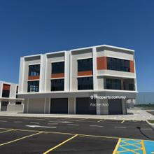 Bandar Rimbayu Brand New Ground Floor Shop 22x75 Facing Main Road Rent